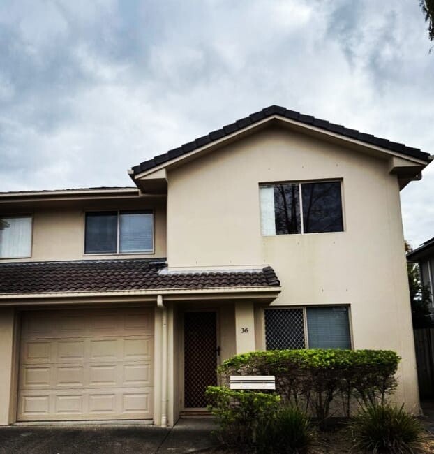 Welcome to 36/19 Kathleen Street, Richlands, a beautifully presented 3-bedroom, 3-bathroom townhome that combines modern living with everyday convenience.